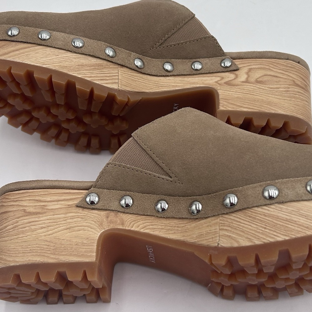 Lisa Vicky VIM-V Women's Tan Camel Suede Clog Mules Shoes Metal Studs Size 7M - Picture 2 of 11